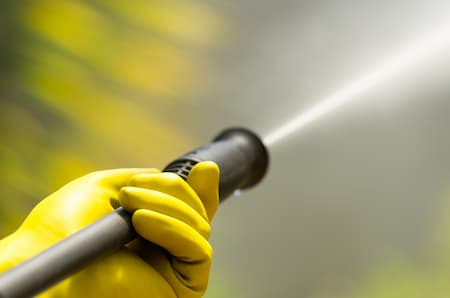 Benefits Of Outsourcing Pressure Washing For HOA/Apartment Complexes